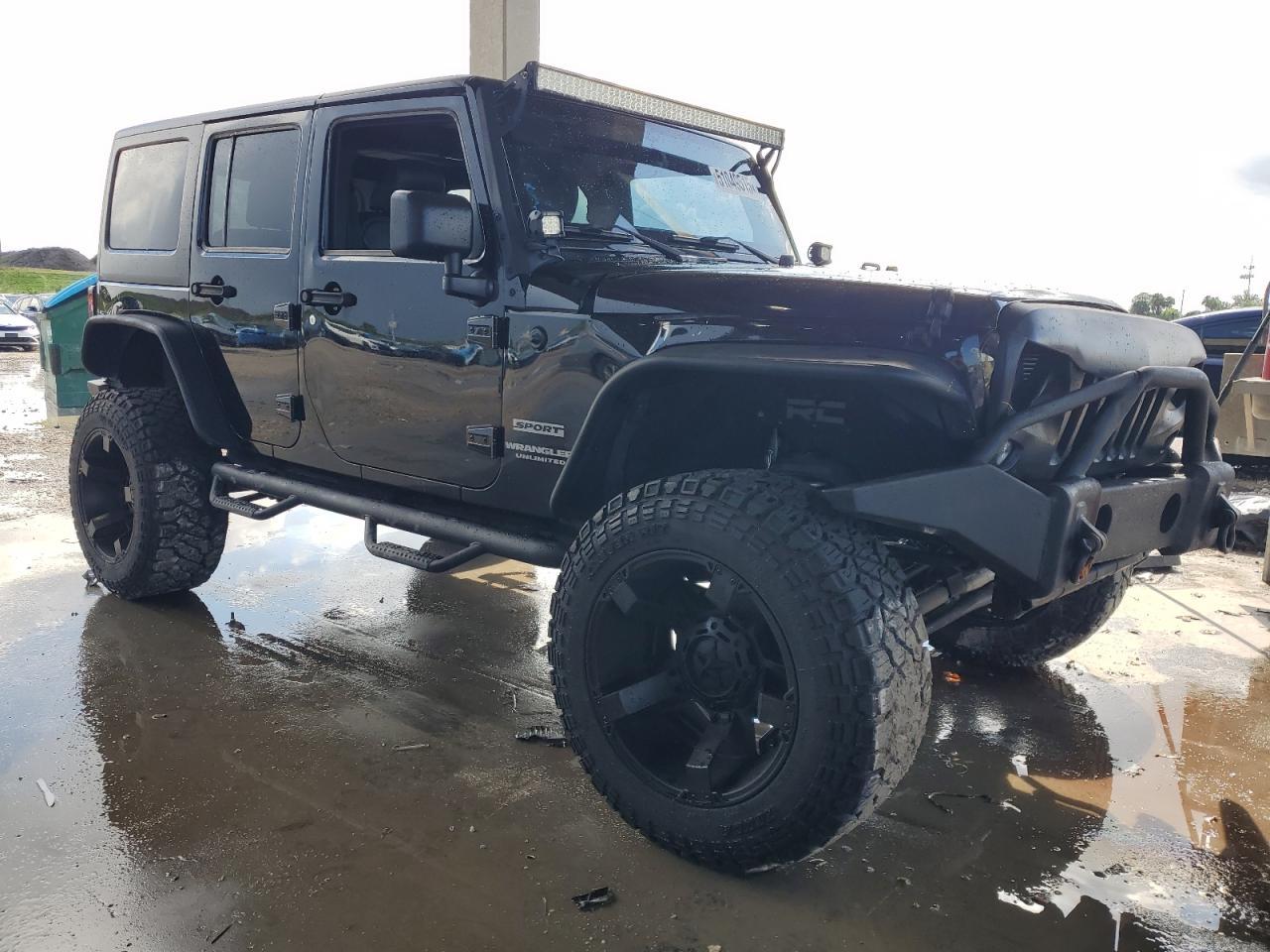 2017 JEEP WRANGLER U - Image 4