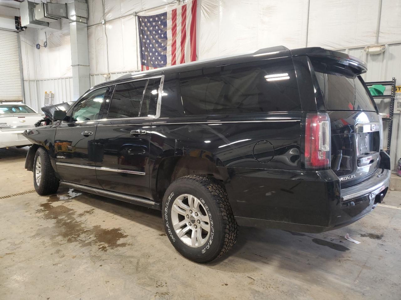 2016 GMC YUKON XL D - Фото 2