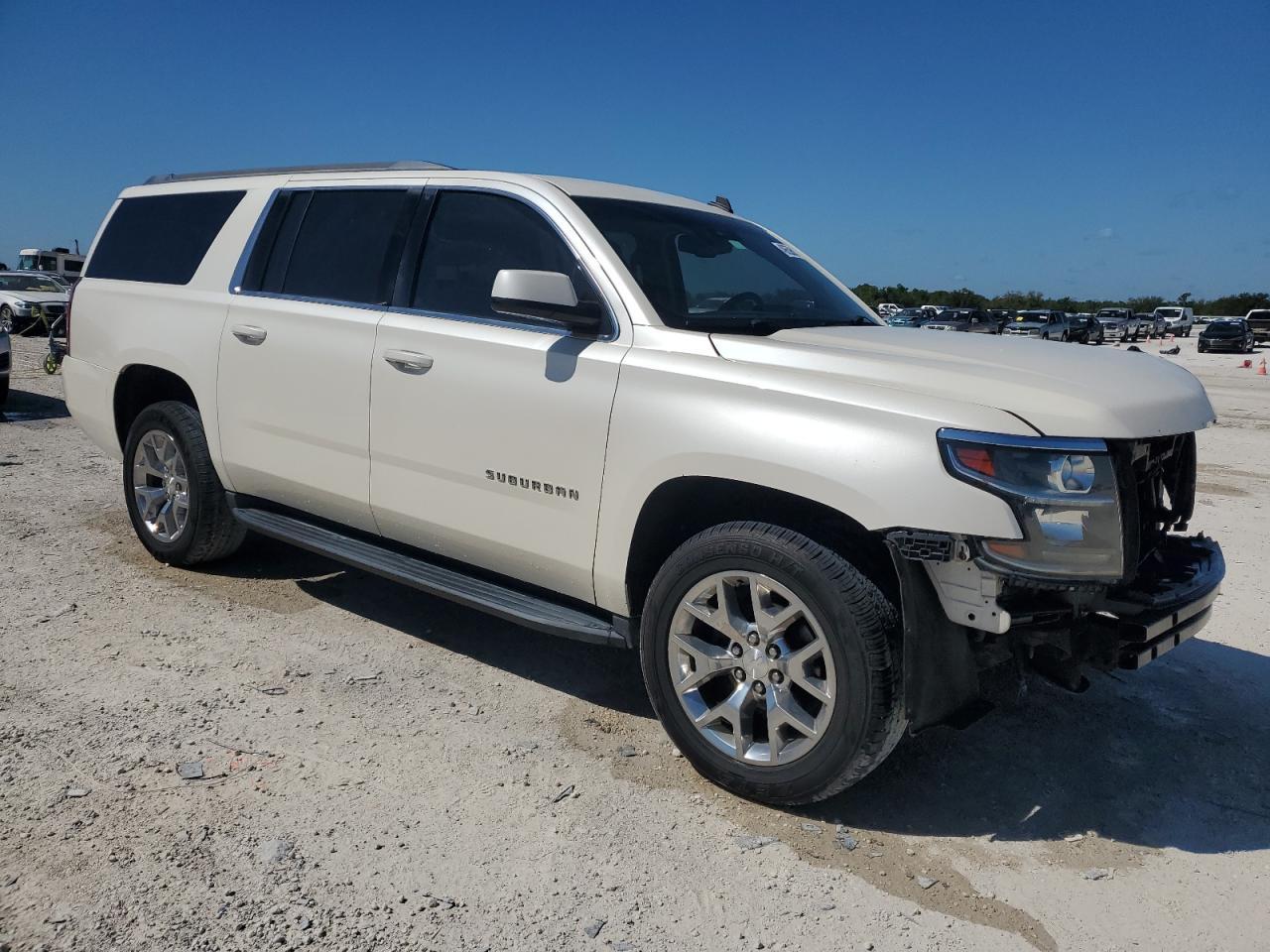 2015 CHEVROLET SUBURBAN C - Image 4