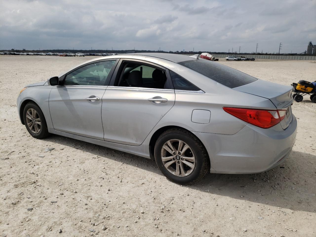 2013 HYUNDAI SONATA GLS - Image 2
