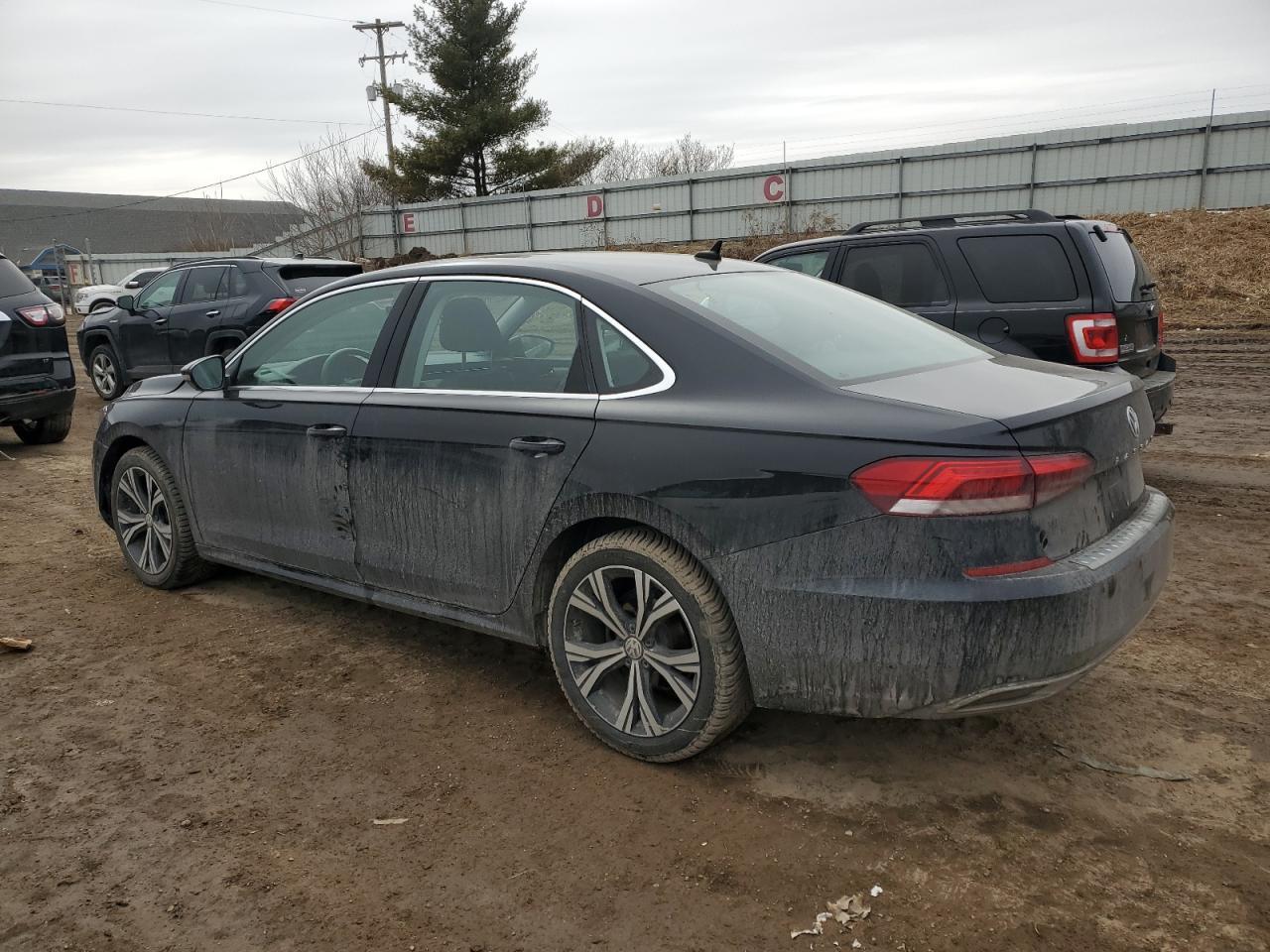 2022 VOLKSWAGEN PASSAT SE - Image 2