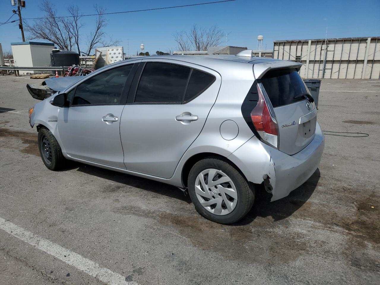 2015 TOYOTA PRIUS C - Image 2