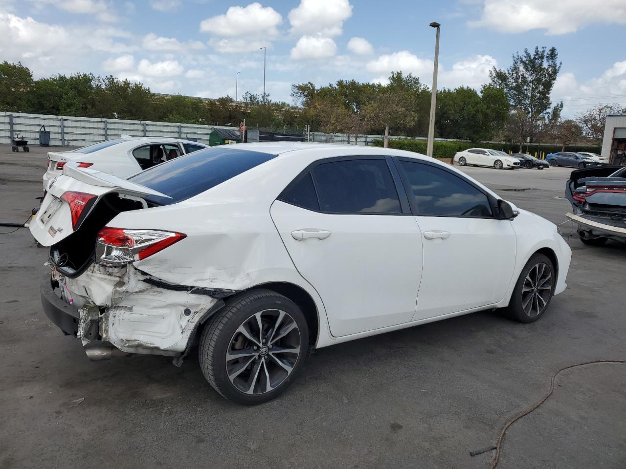 2019 TOYOTA COROLLA L - Фото 3