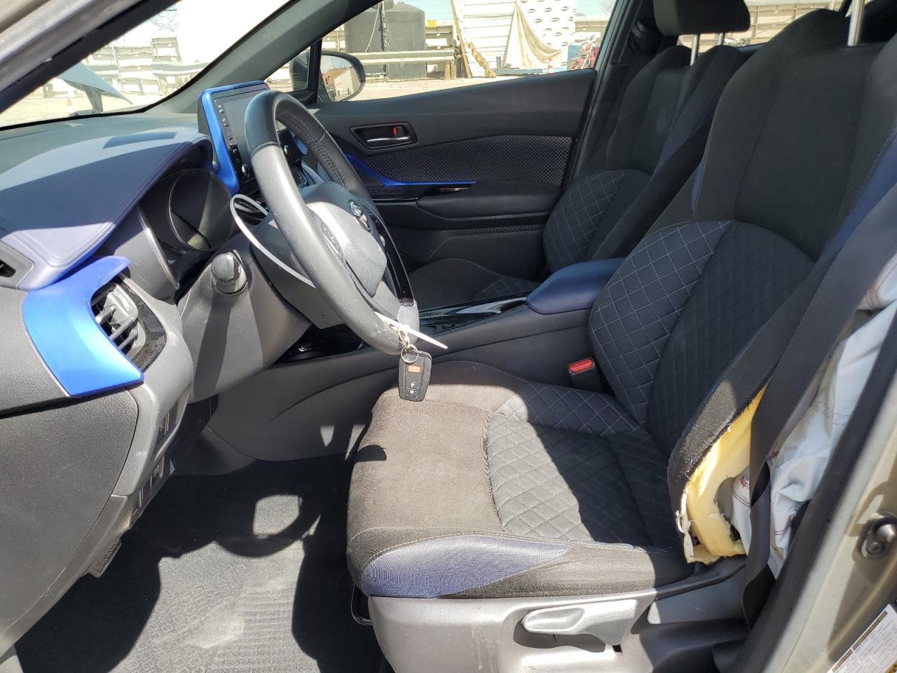 2021 TOYOTA C-HR XLE - Фото 7