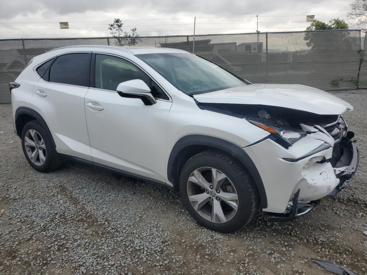 2017 LEXUS NX 200T BA - Фото 4