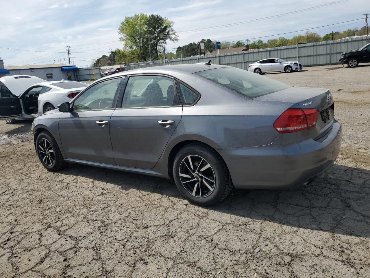 2014 VOLKSWAGEN PASSAT S - Фото 2