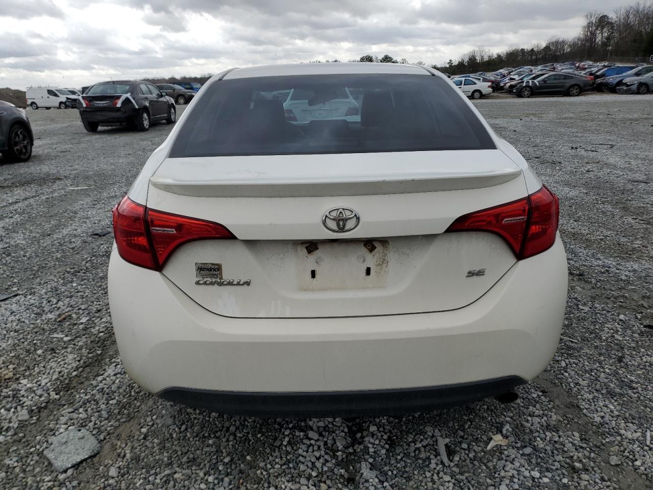 2018 TOYOTA COROLLA L - Image 6