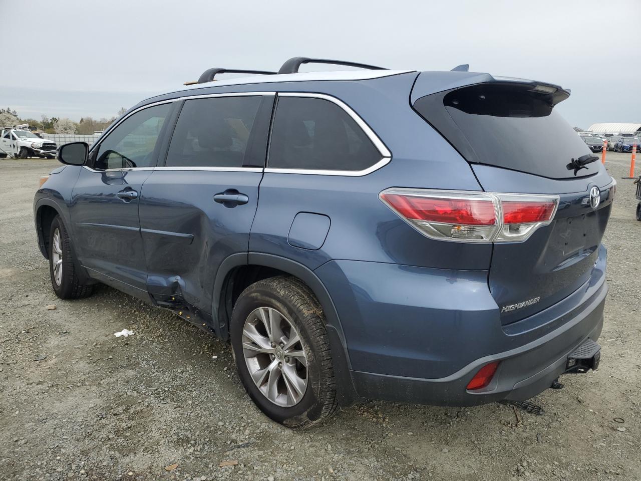 2015 TOYOTA HIGHLANDER - Image 2