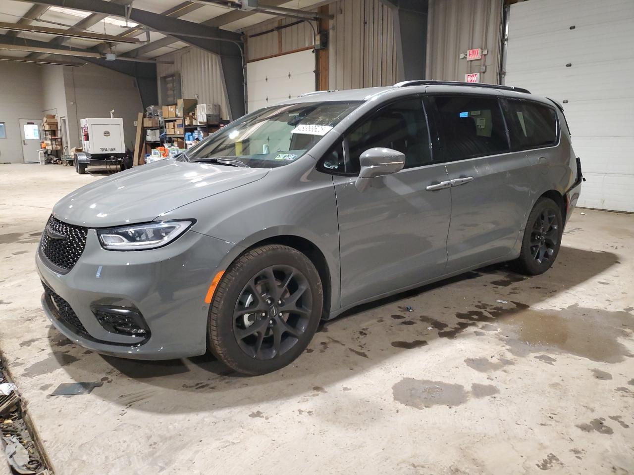 2022 CHRYSLER PACIFICA T