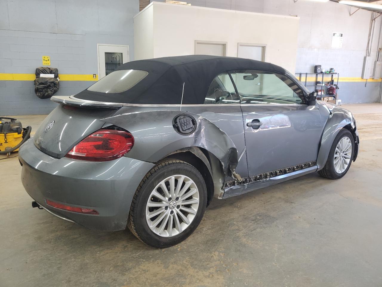 2019 VOLKSWAGEN BEETLE S - Фото 3