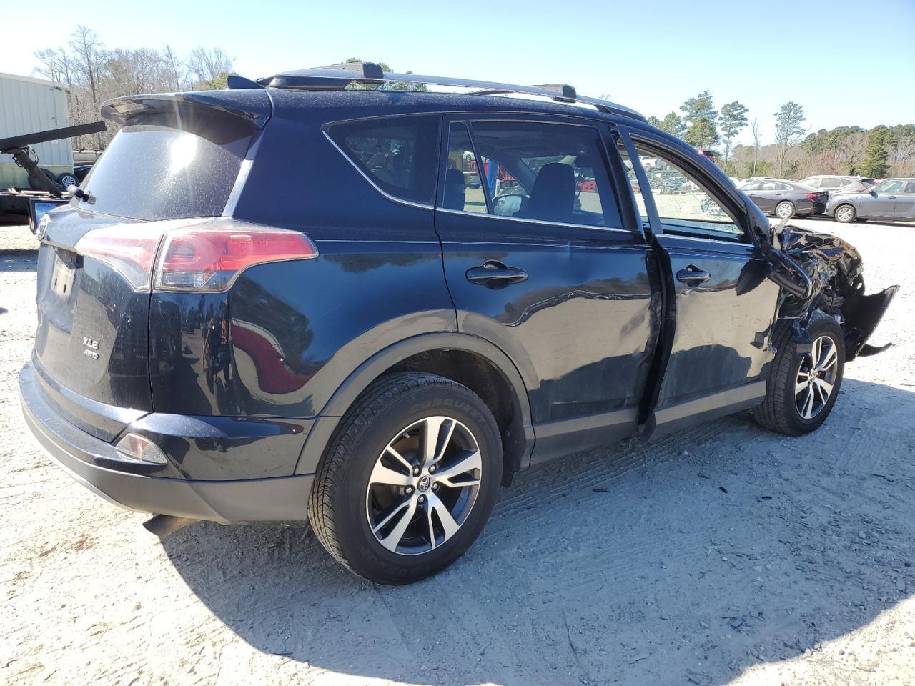 2017 TOYOTA RAV4 XLE - Фото 3