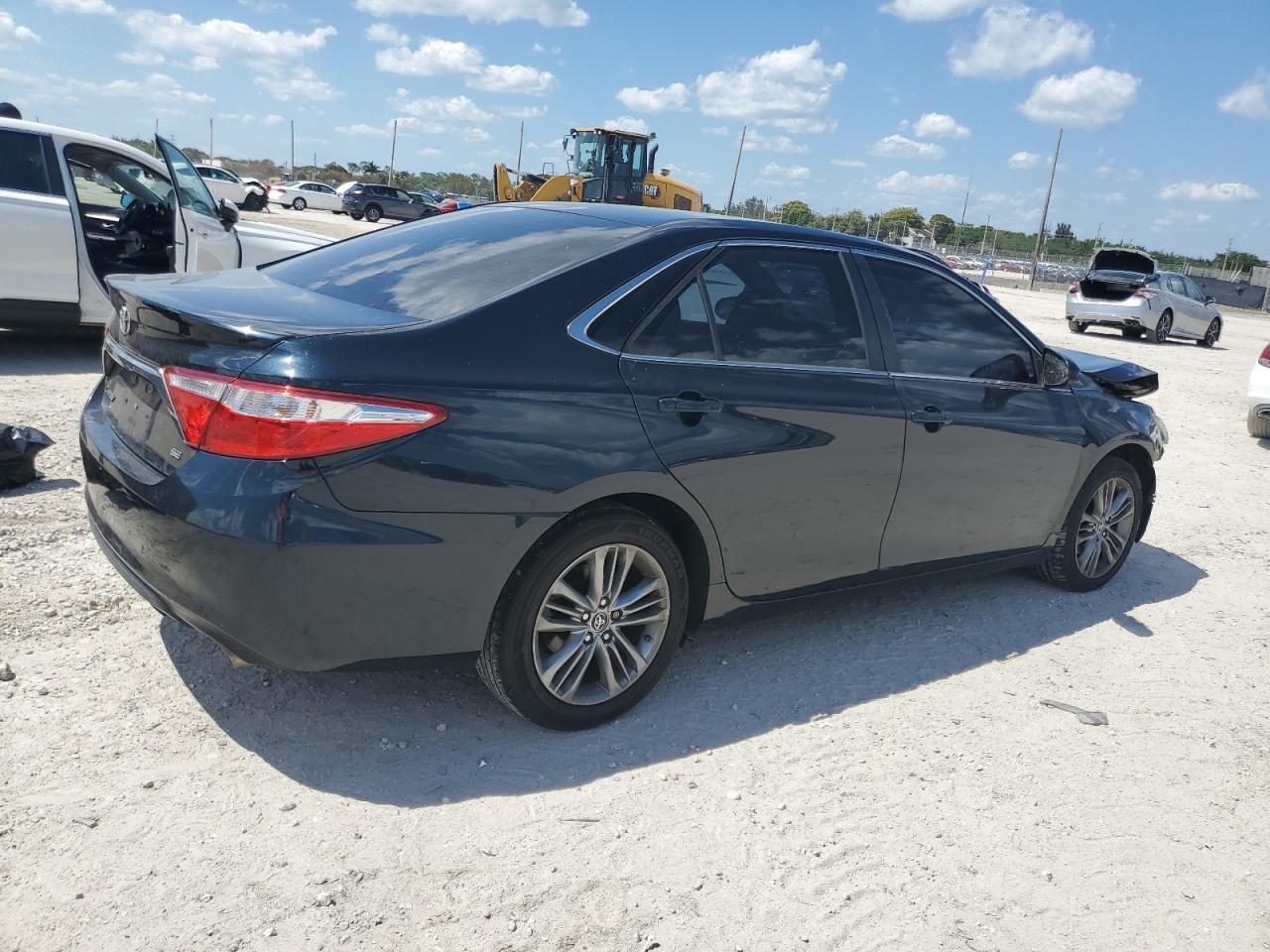 2015 TOYOTA CAMRY LE - Image 3