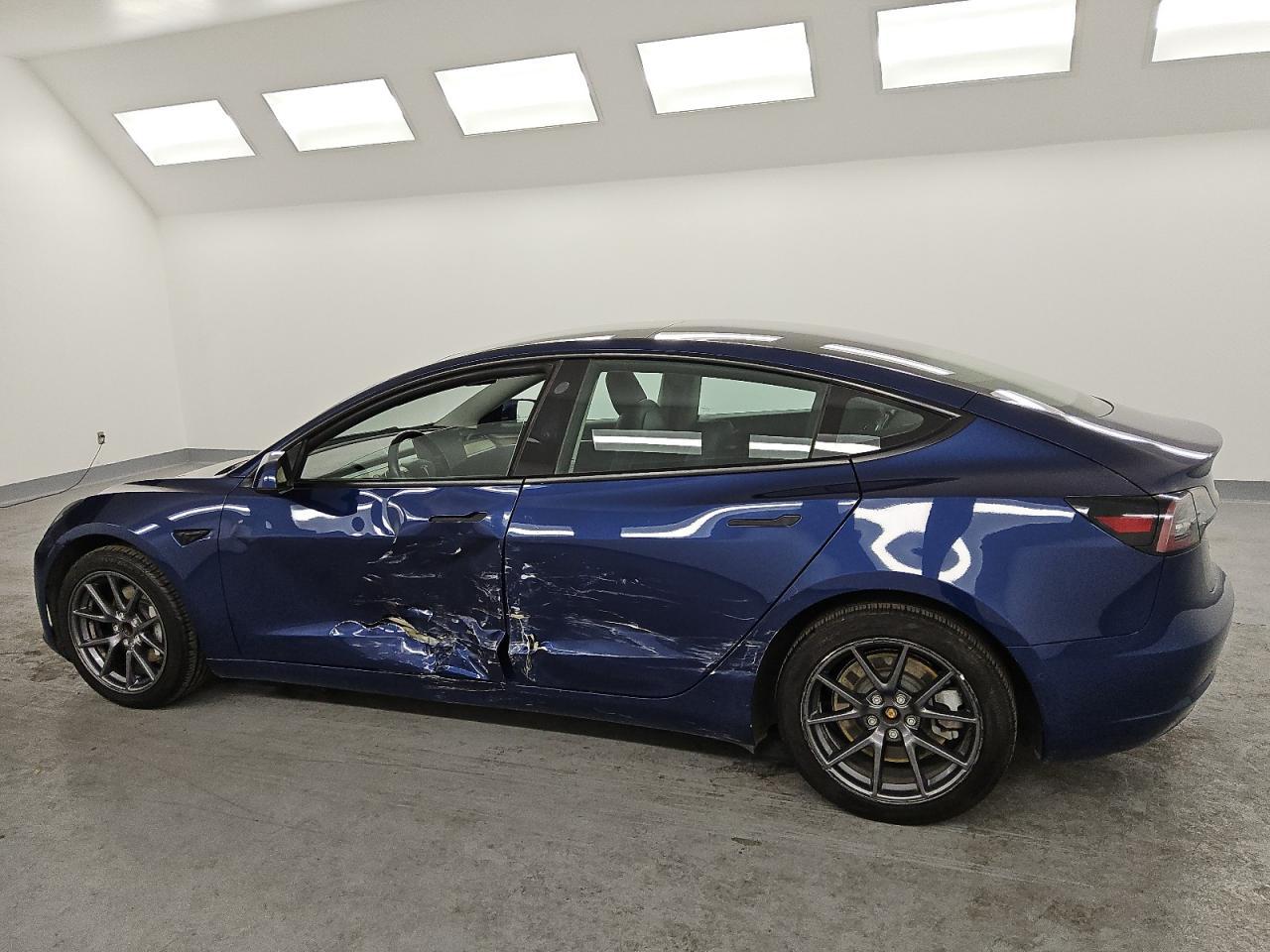 2022 TESLA MODEL 3 - Image 2