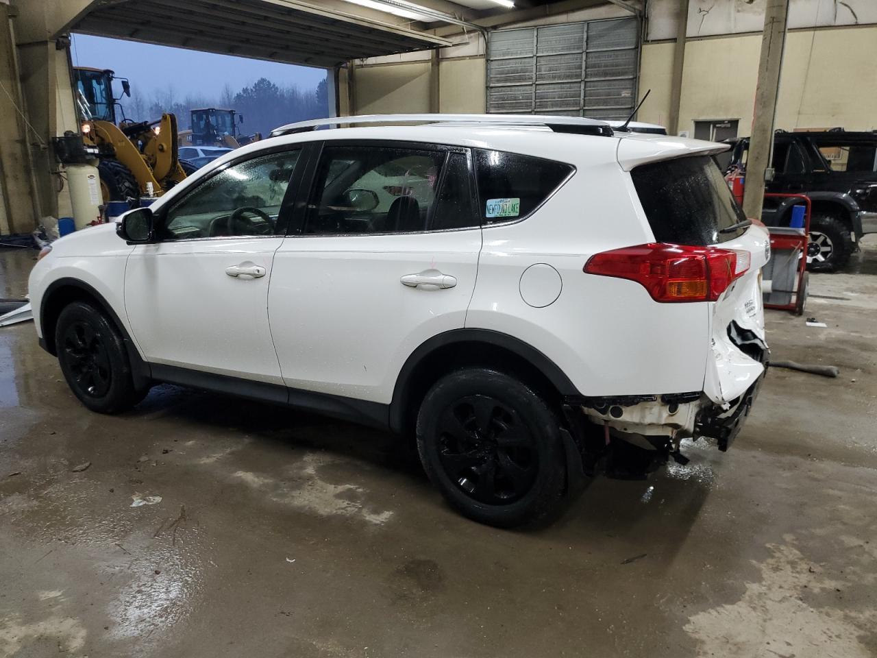 2015 TOYOTA RAV4 XLE - Image 2