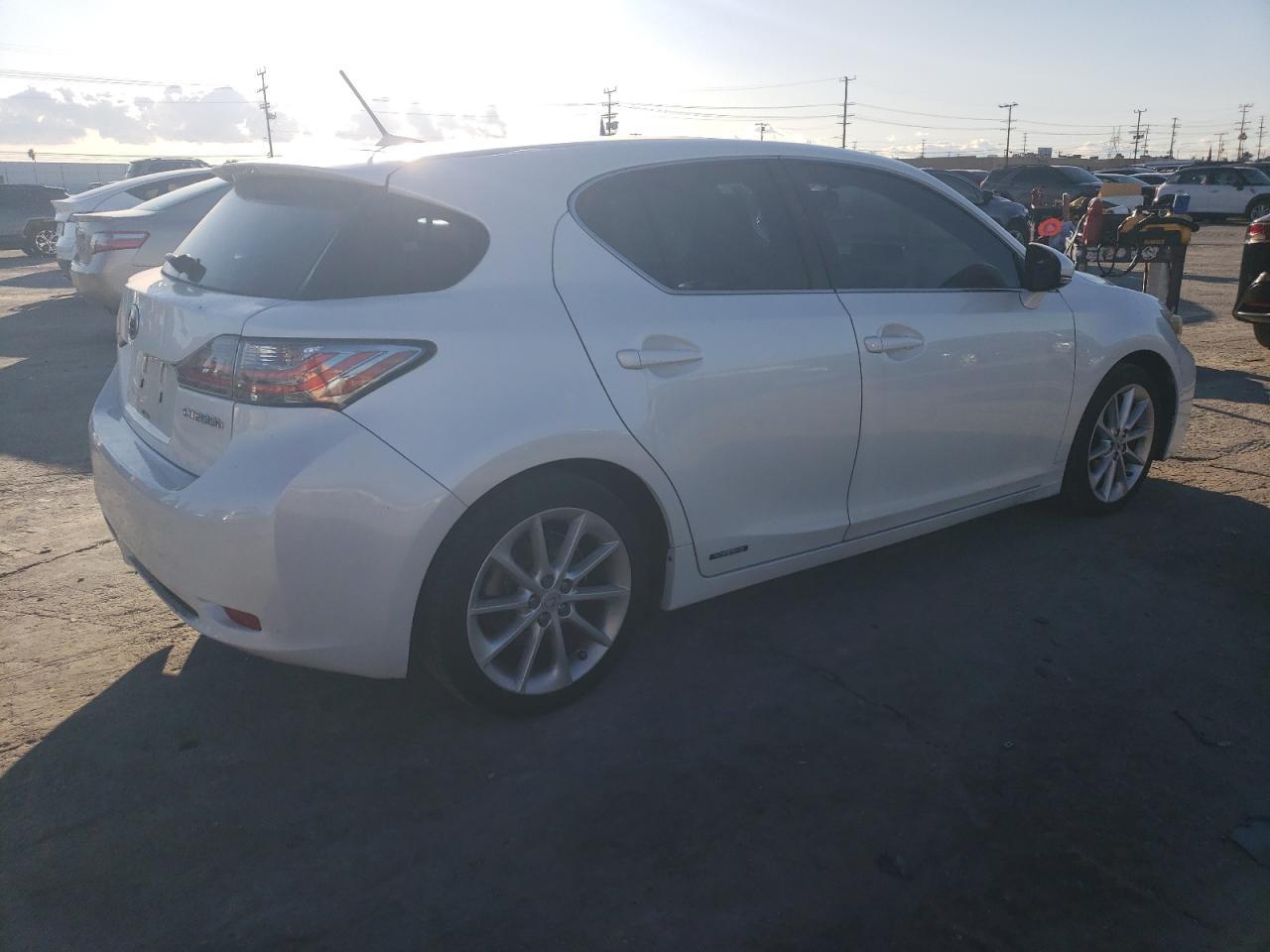 2013 LEXUS CT 200 - Image 3