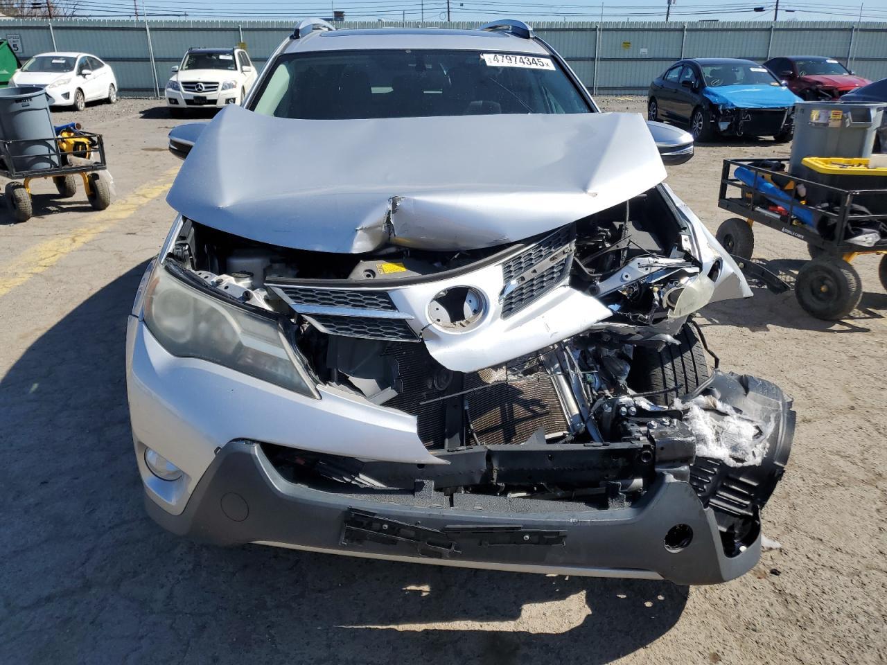 2015 TOYOTA RAV4 XLE - Image 5