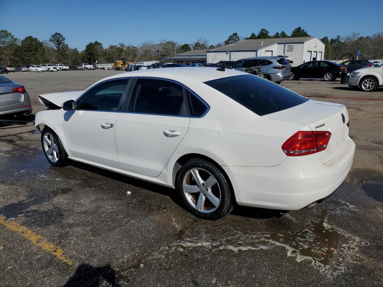 2013 VOLKSWAGEN PASSAT SE - Image 2