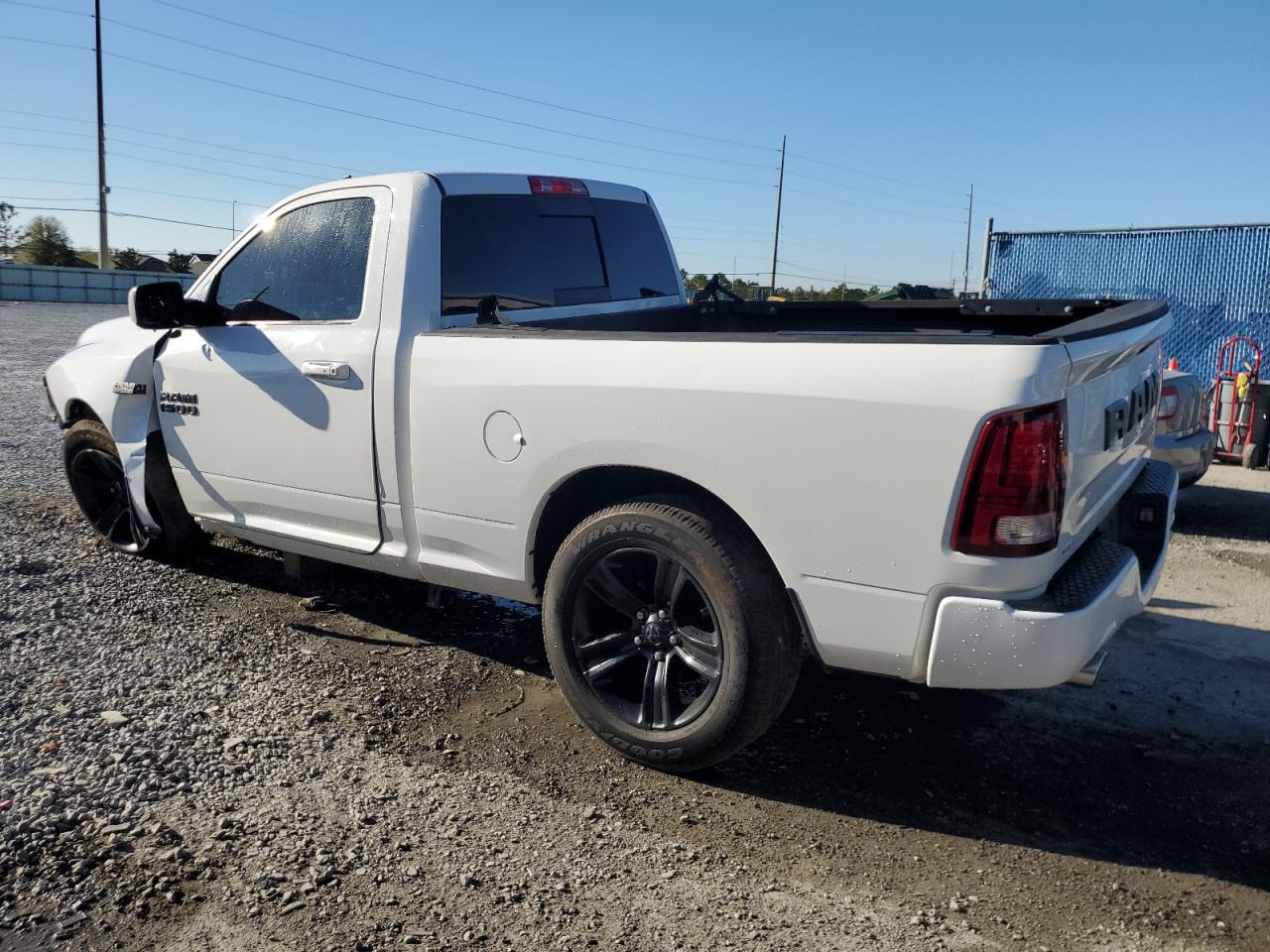 2017 RAM 1500 SPORT - Фото 2