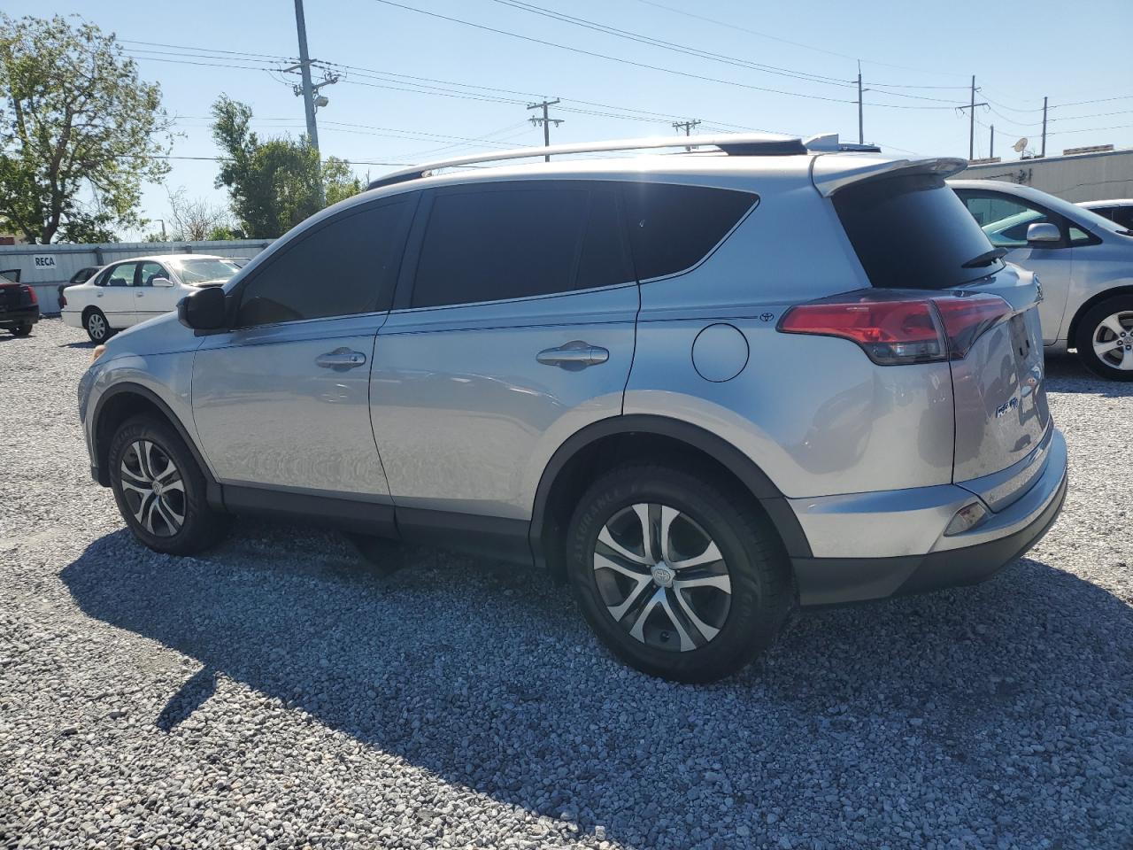 2018 TOYOTA RAV4 LE - Фото 2
