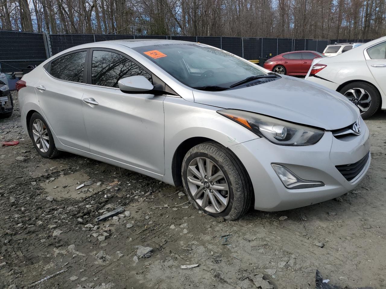 2015 HYUNDAI ELANTRA SE - Image 4