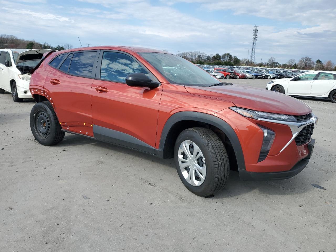 2024 CHEVROLET TRAX LS - Фото 4