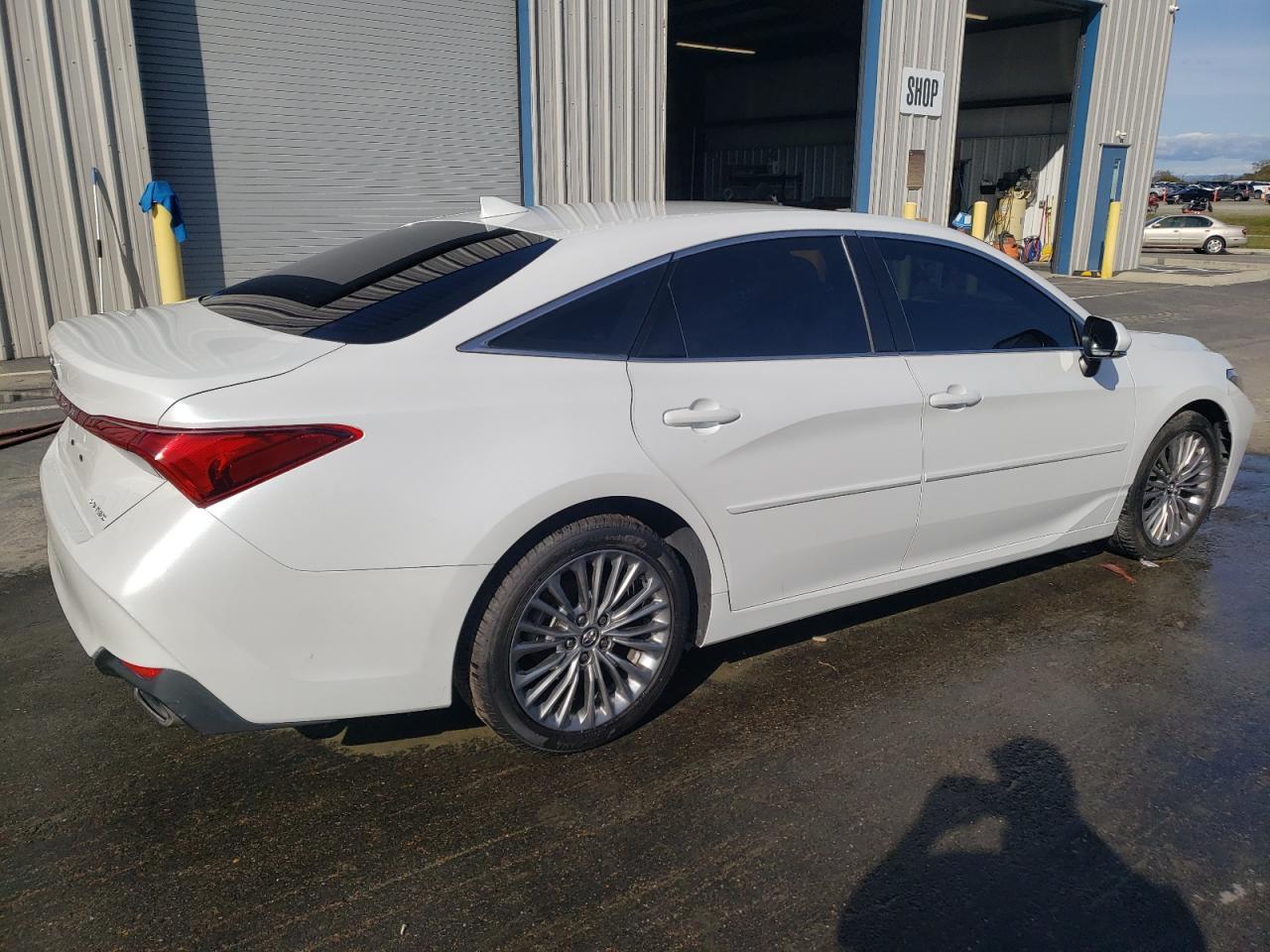 2019 TOYOTA AVALON XLE - Image 3