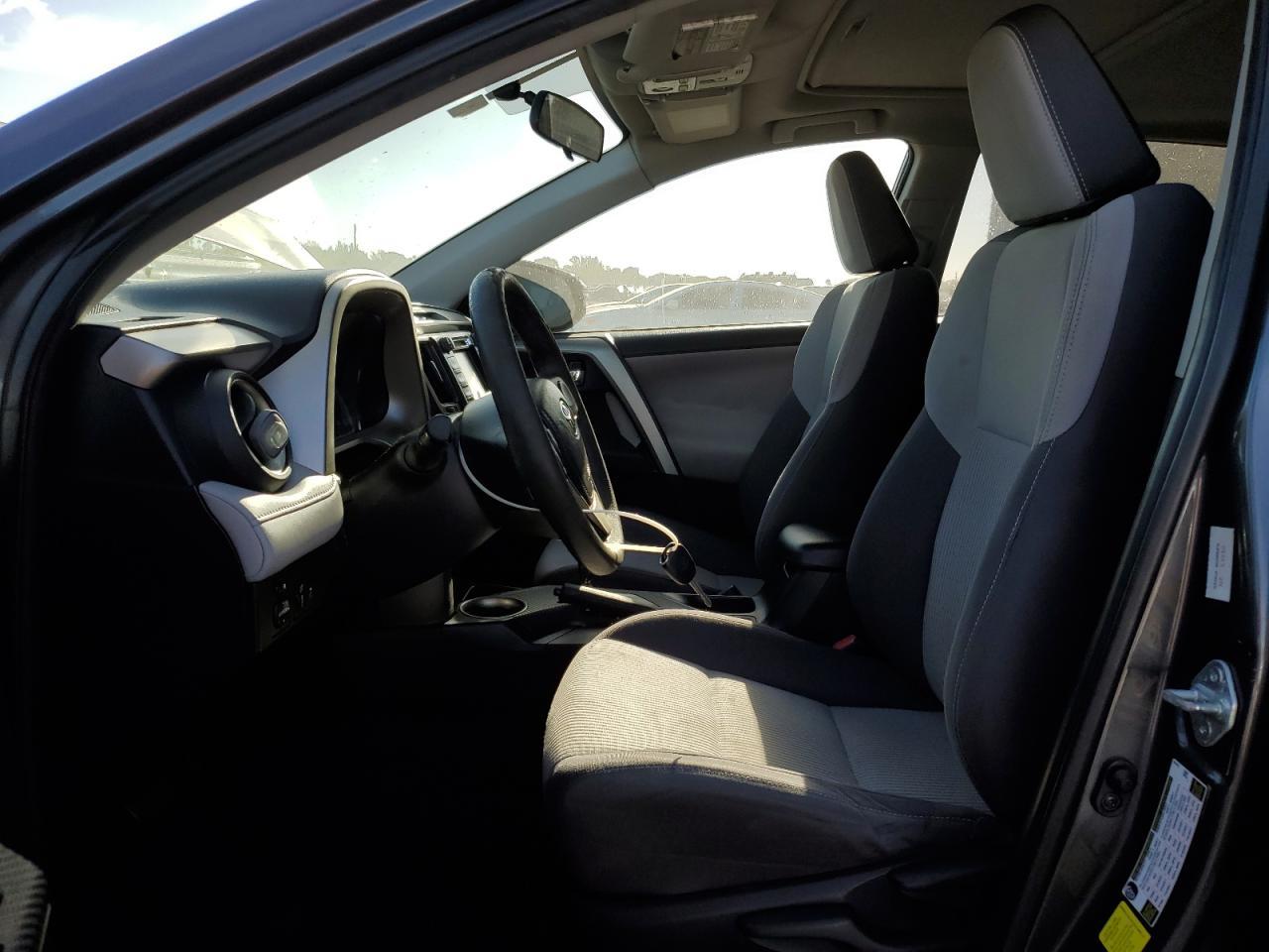 2015 TOYOTA RAV4 XLE - Image 7