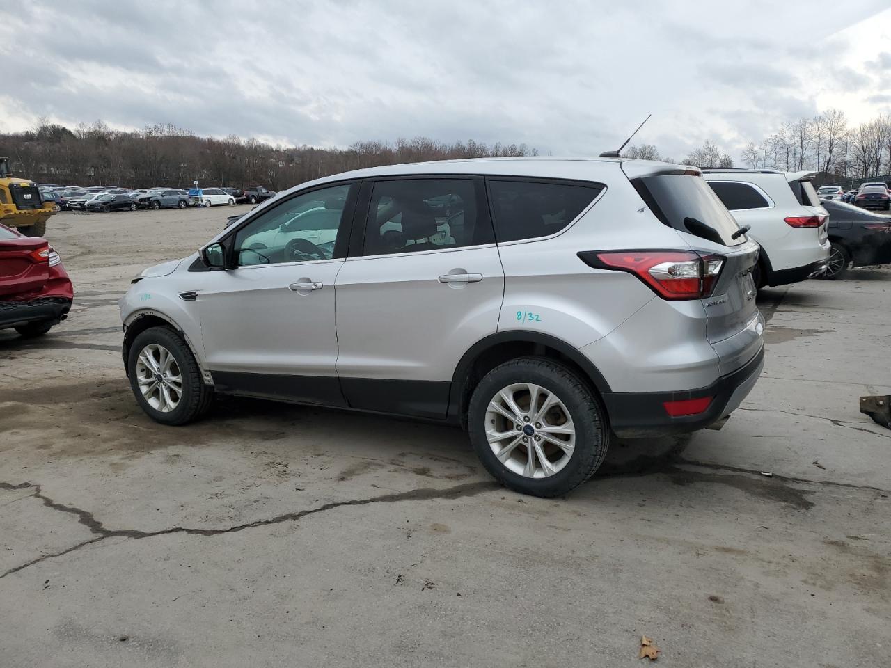 2017 FORD ESCAPE SE - Image 2