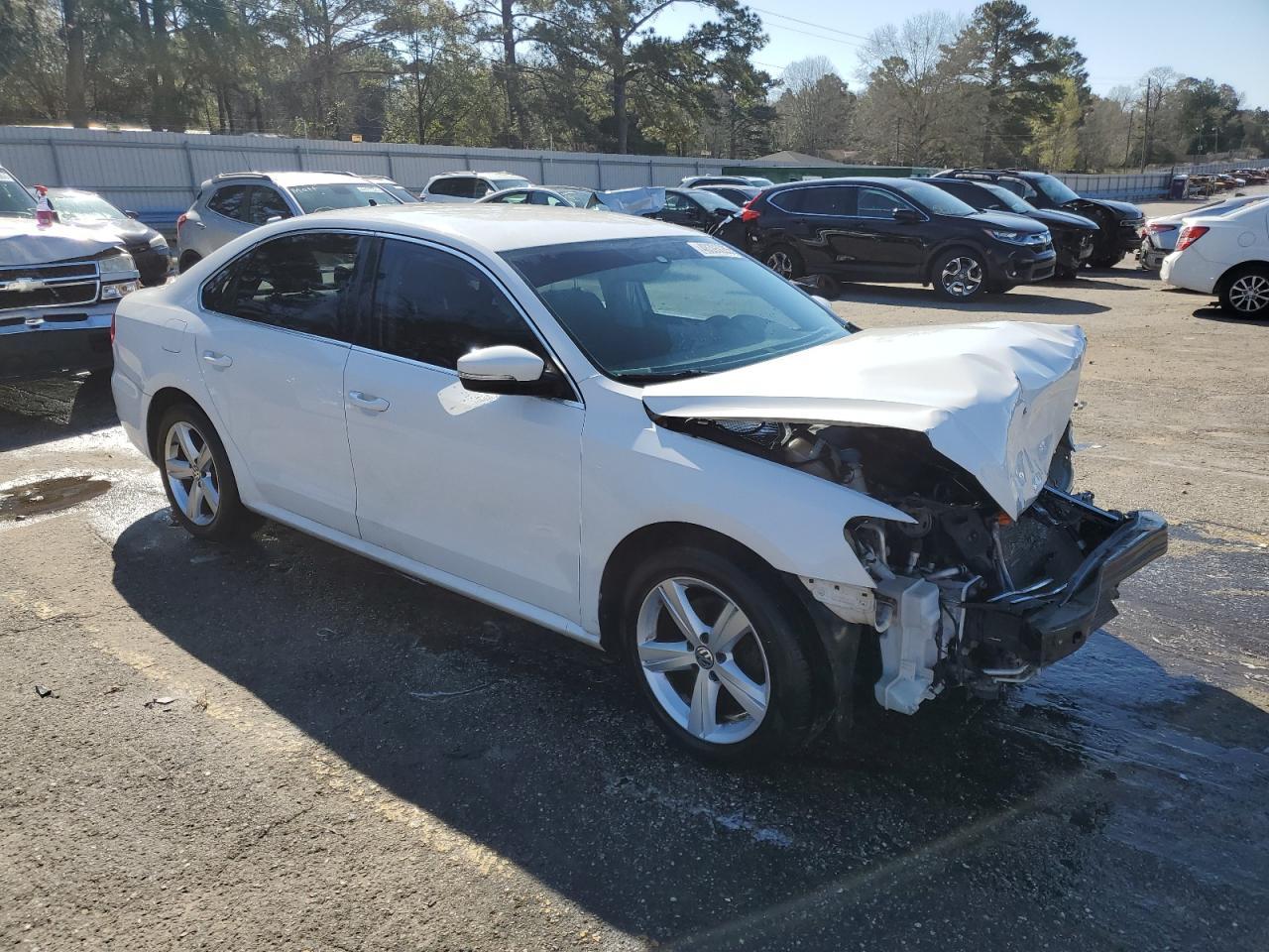 2013 VOLKSWAGEN PASSAT SE - Image 4