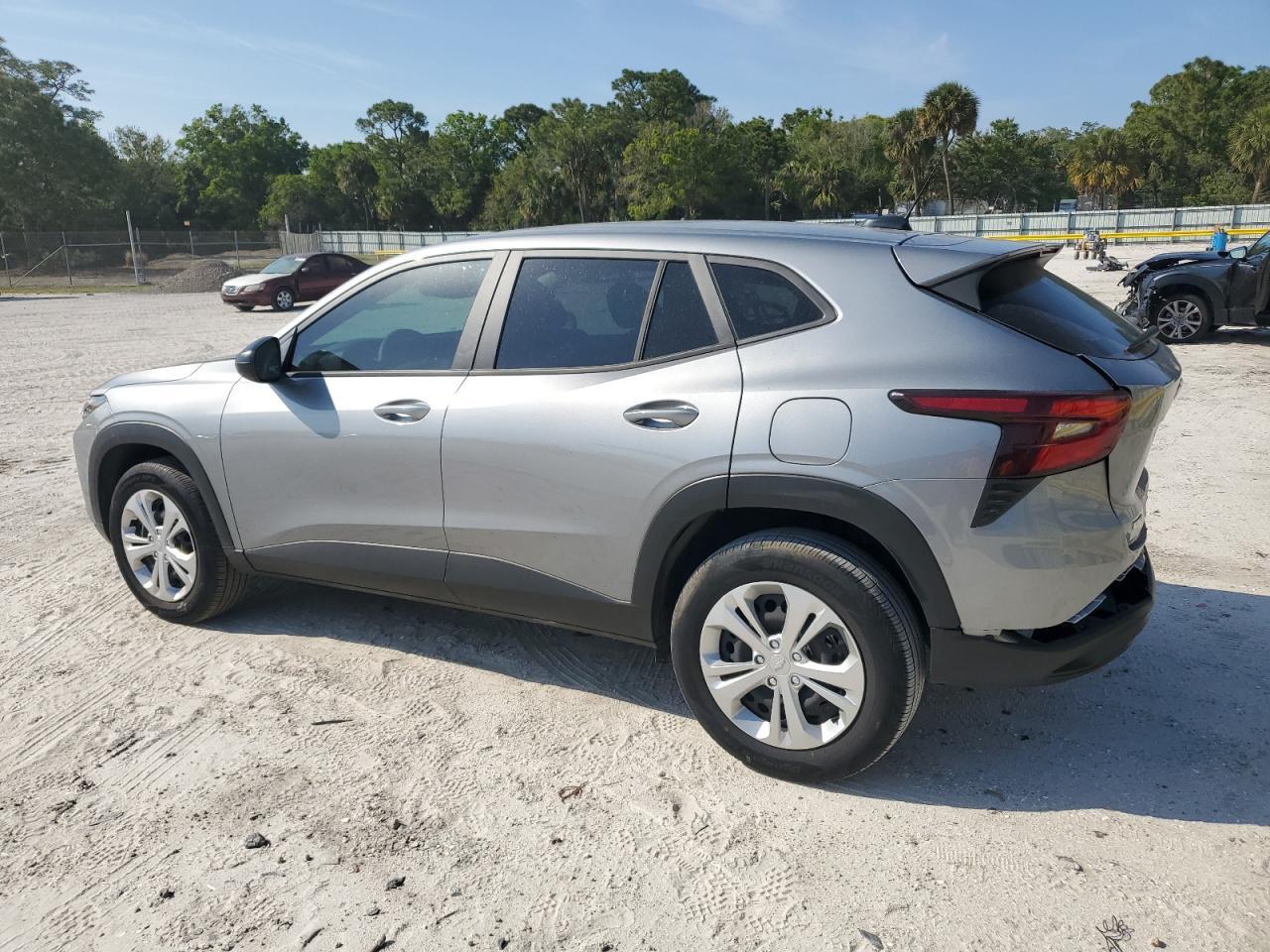2024 CHEVROLET TRAX LS - Фото 2