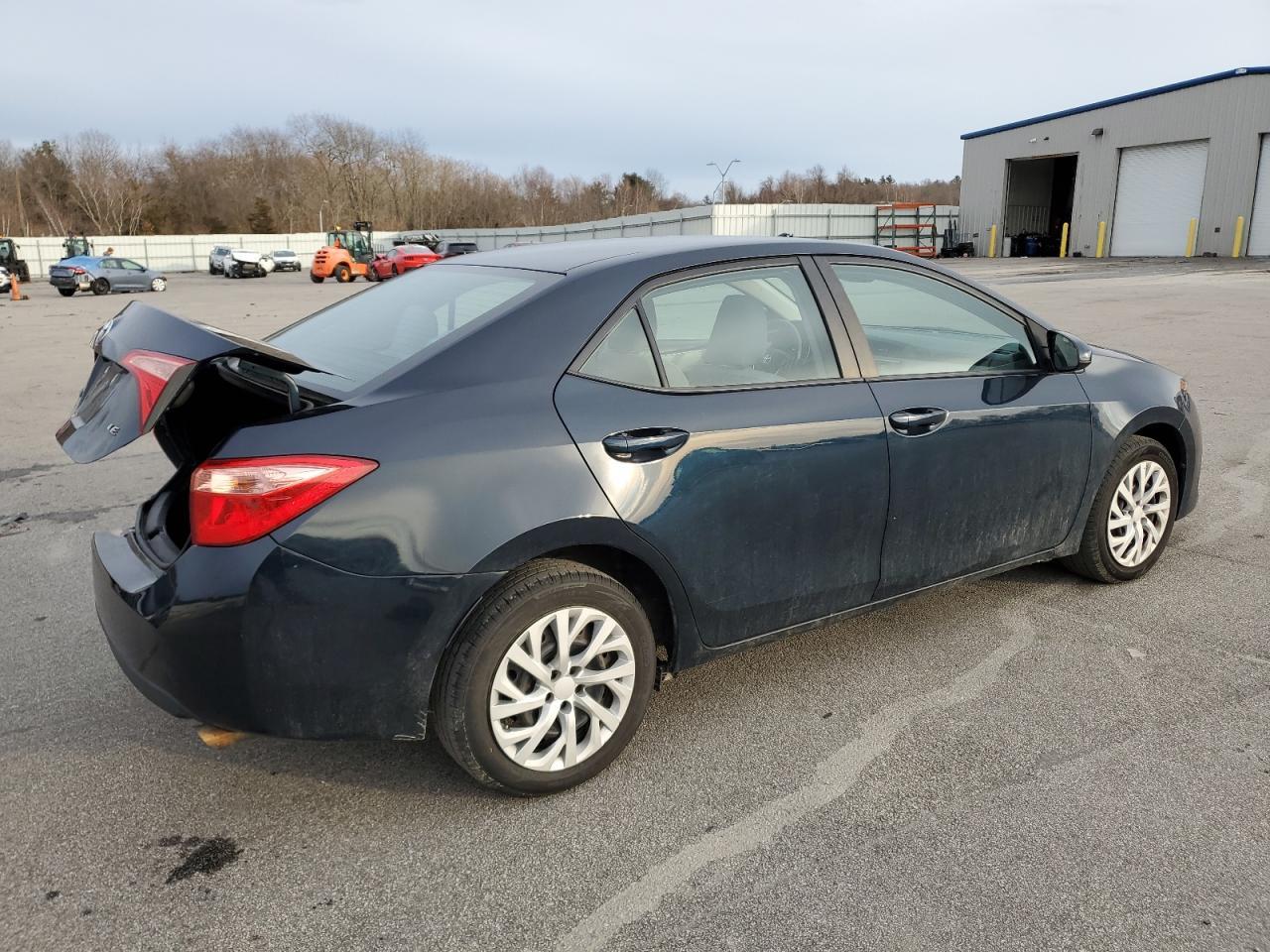 2018 TOYOTA COROLLA L - Image 3