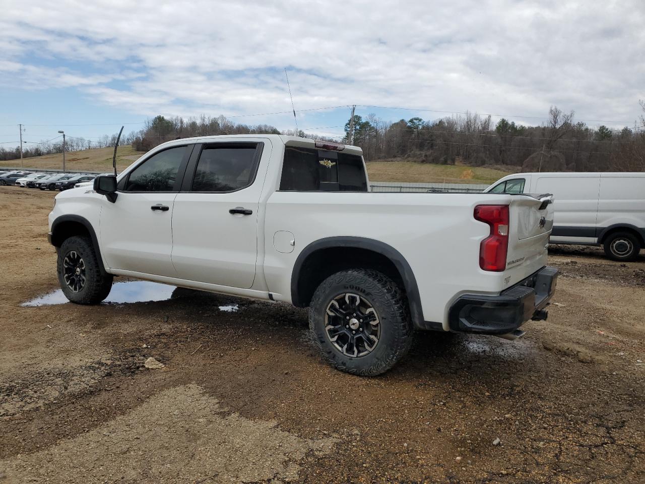 2023 CHEVROLET SILVERADO - Image 2