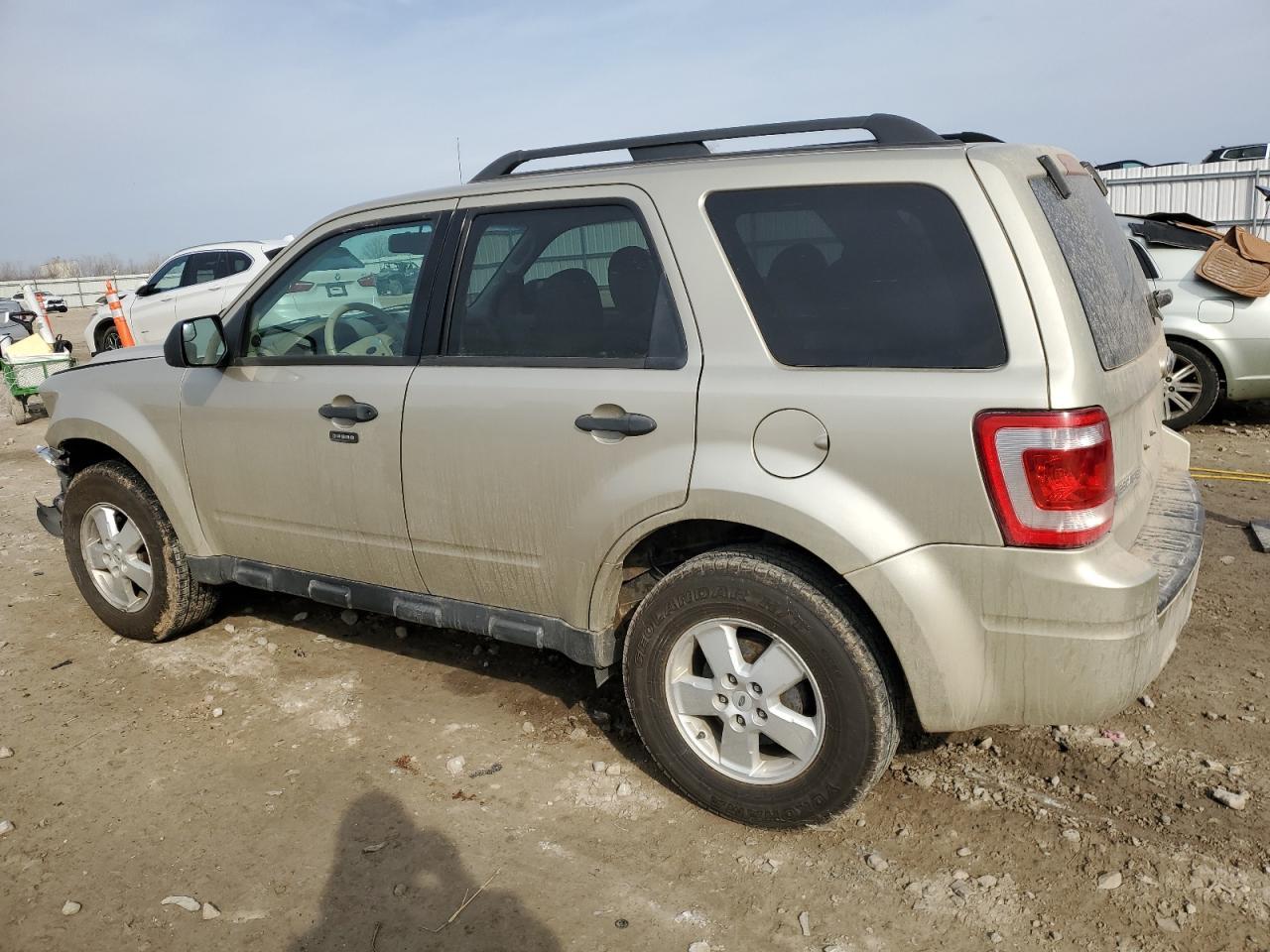 2010 FORD ESCAPE XLT - Image 2