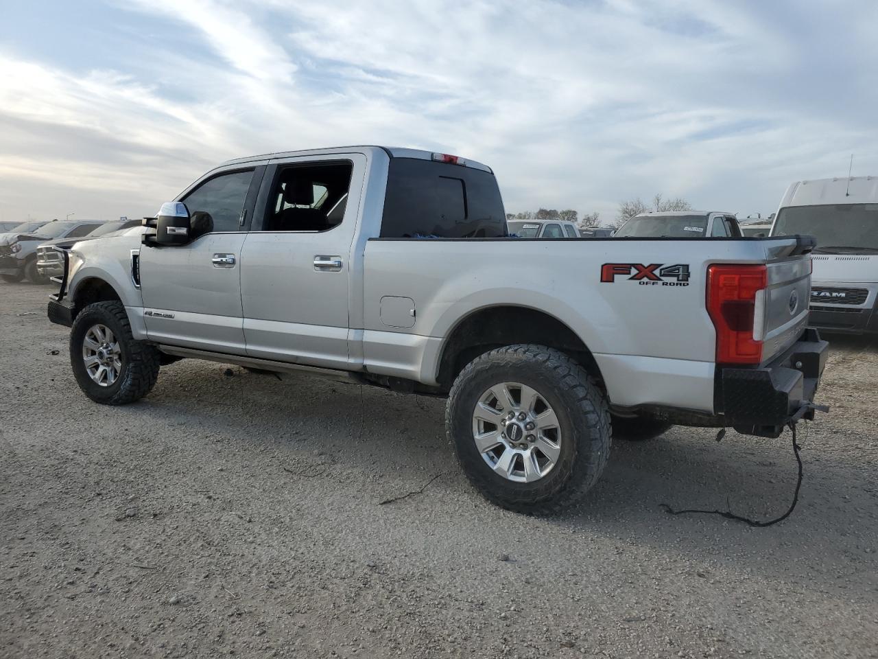 2017 FORD F250 SUPER - Image 2