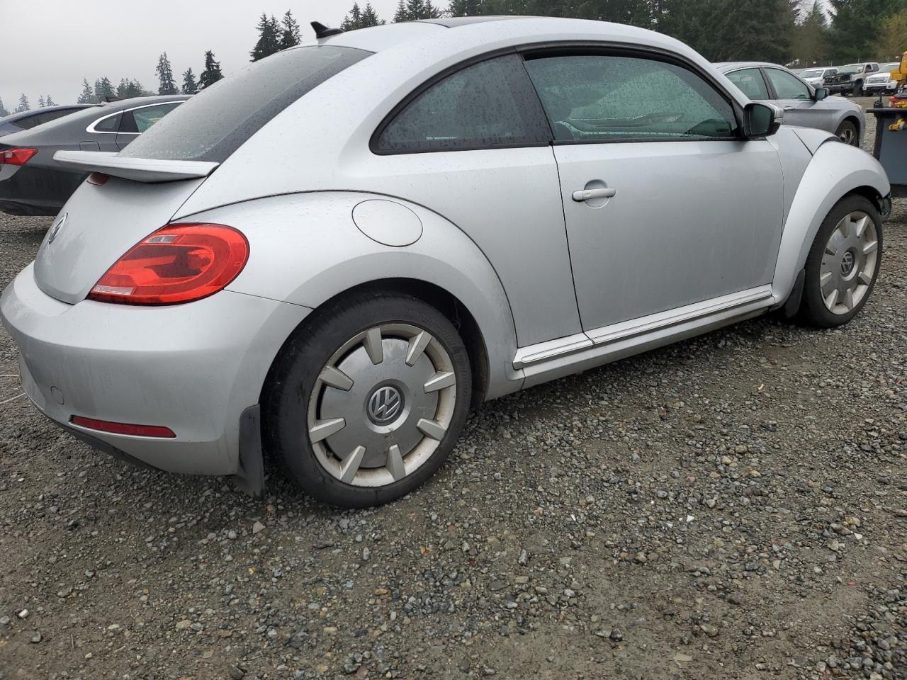 2012 VOLKSWAGEN BEETLE - Фото 3