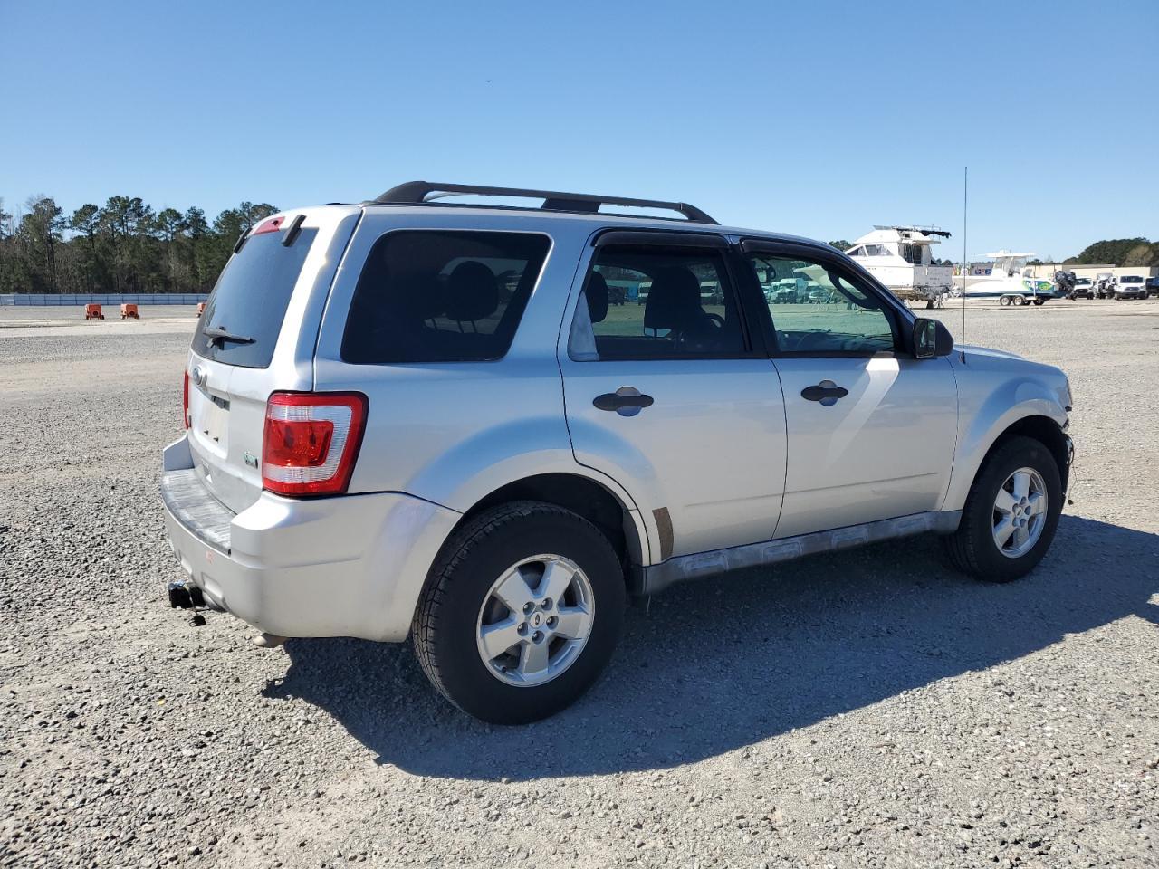 2010 FORD ESCAPE XLT - Image 3