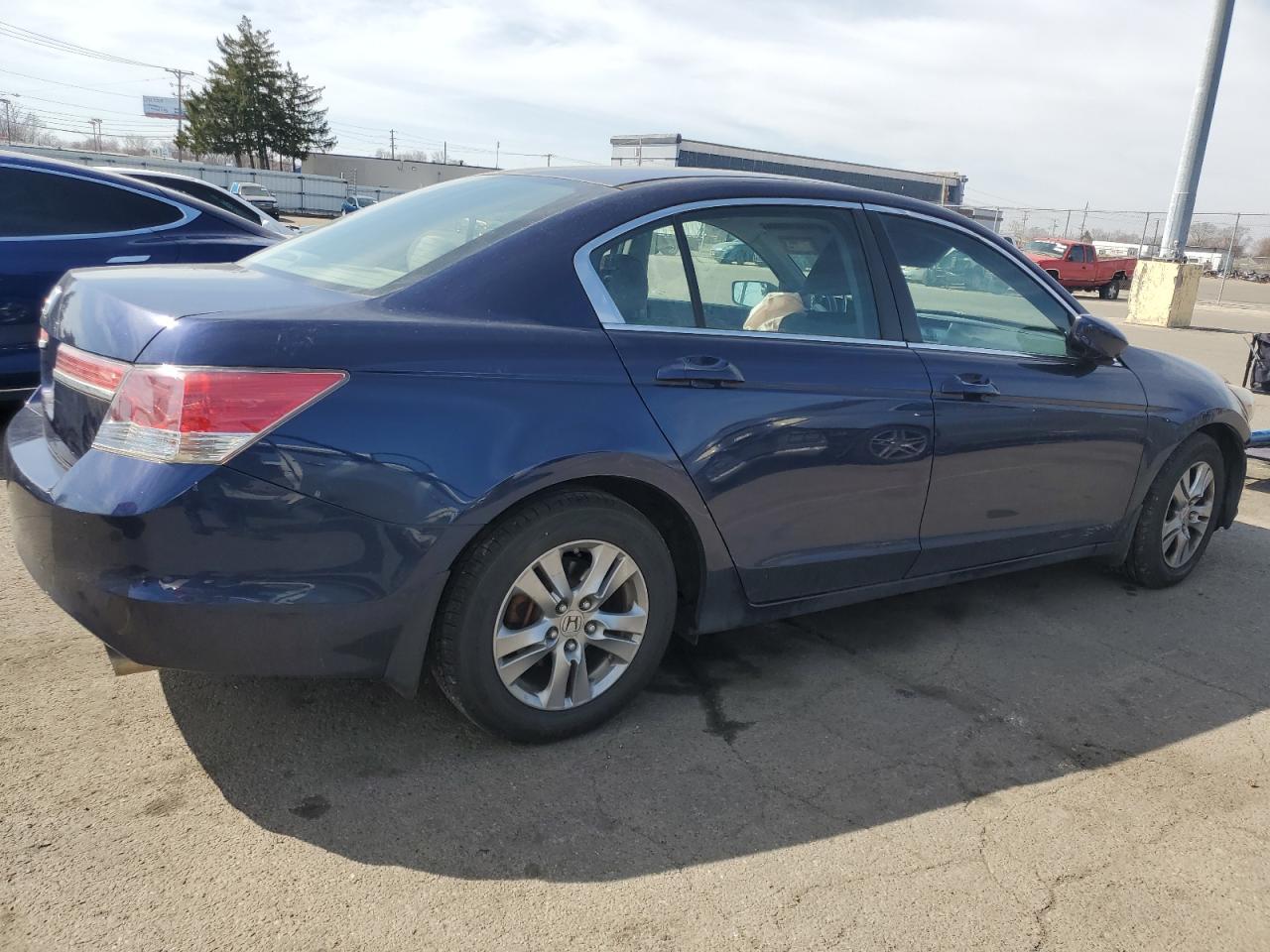 2011 HONDA ACCORD LXP - Image 3