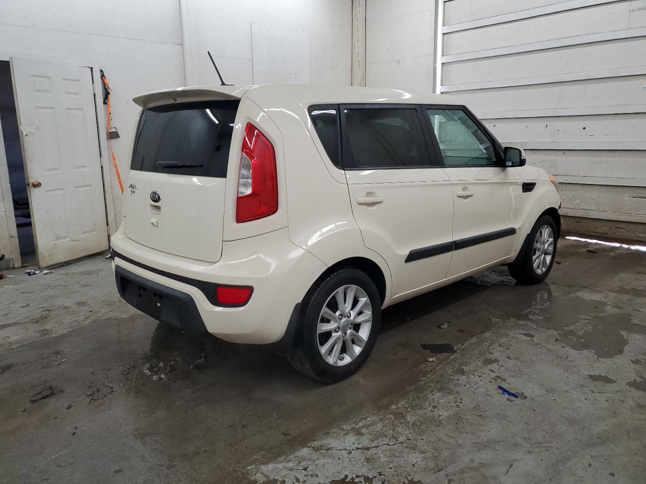 2013 KIA SOUL + - Image 3