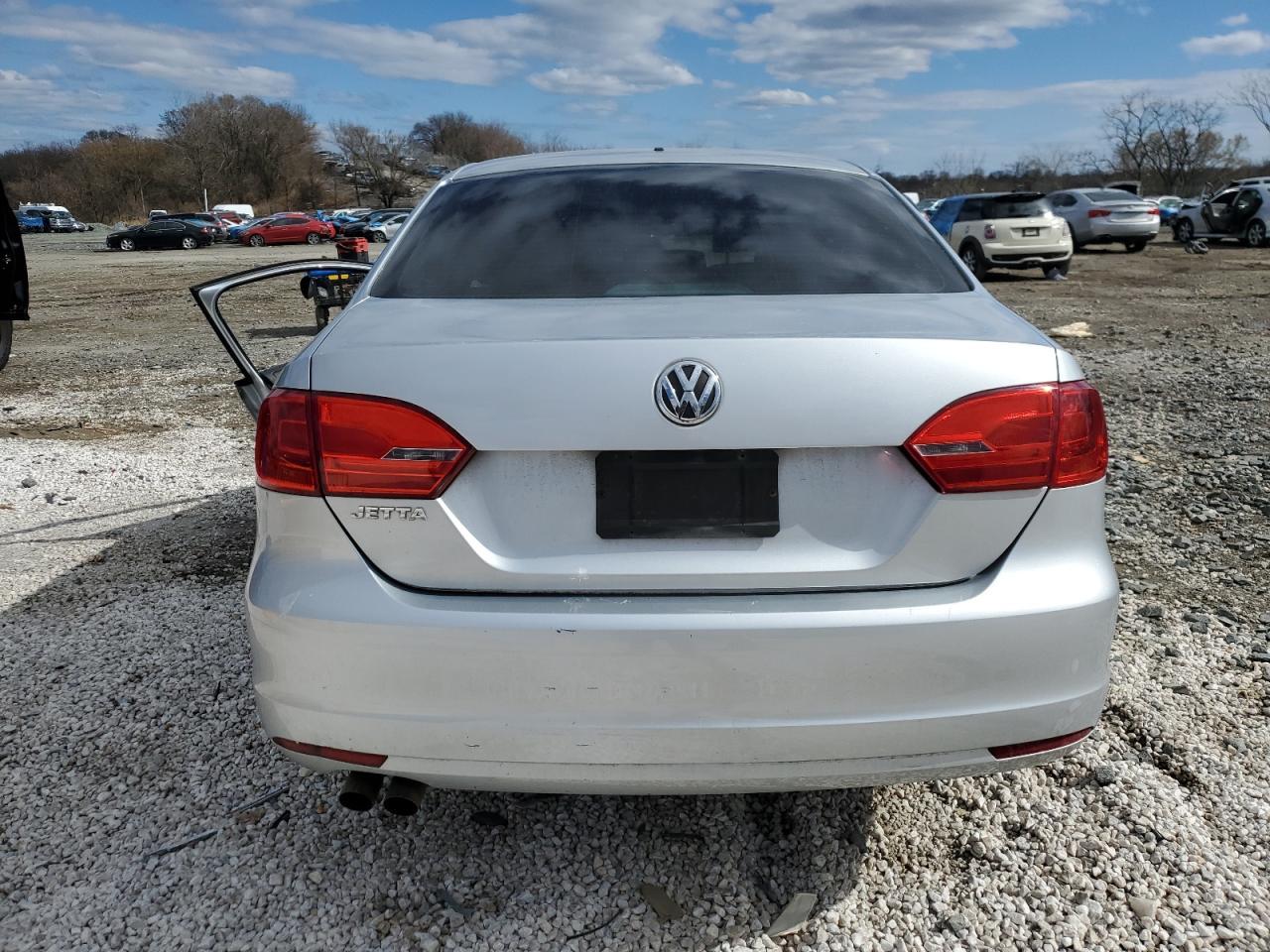 2013 VOLKSWAGEN JETTA BASE - Image 6