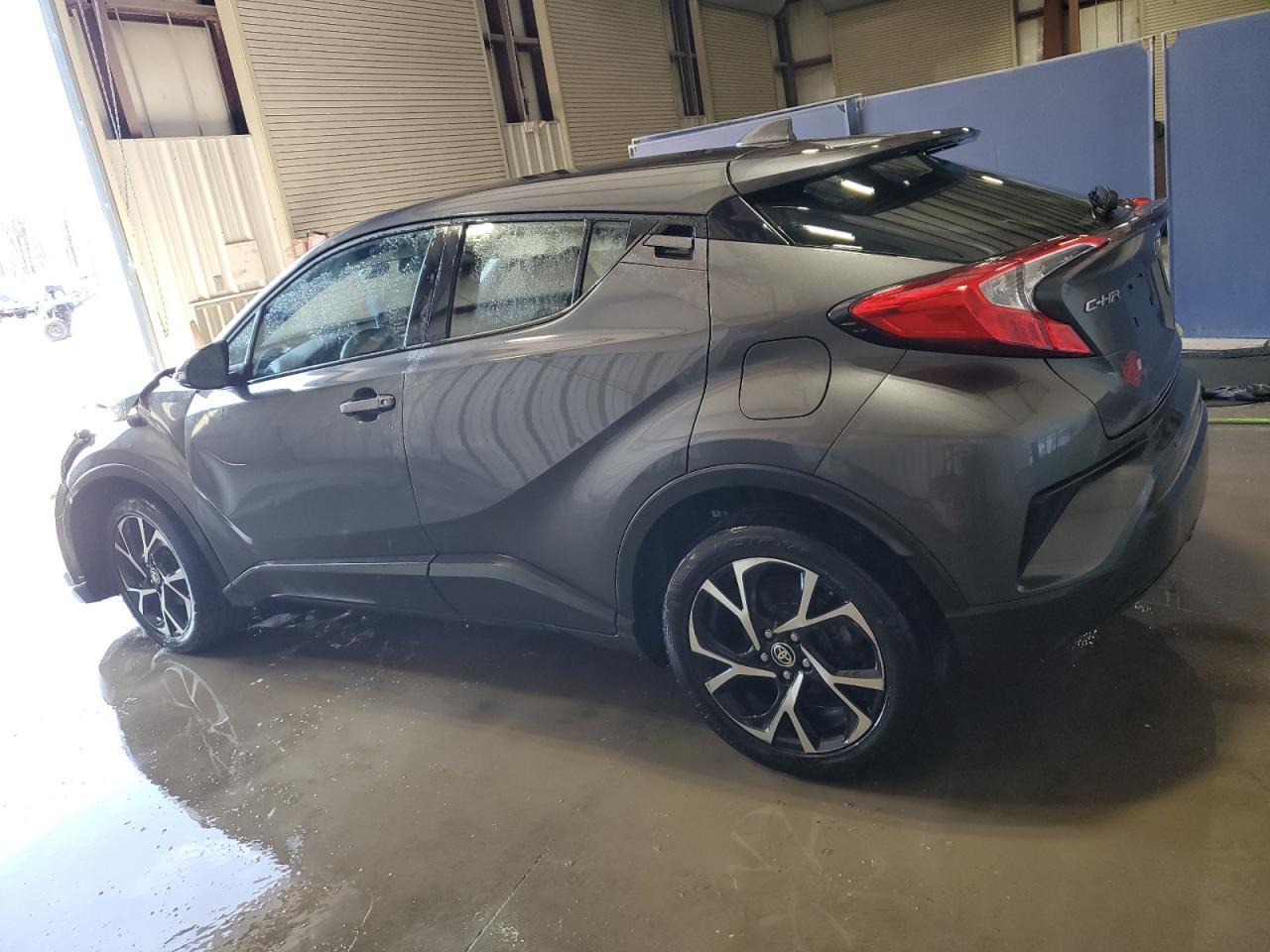 2021 TOYOTA C-HR XLE - Фото 2