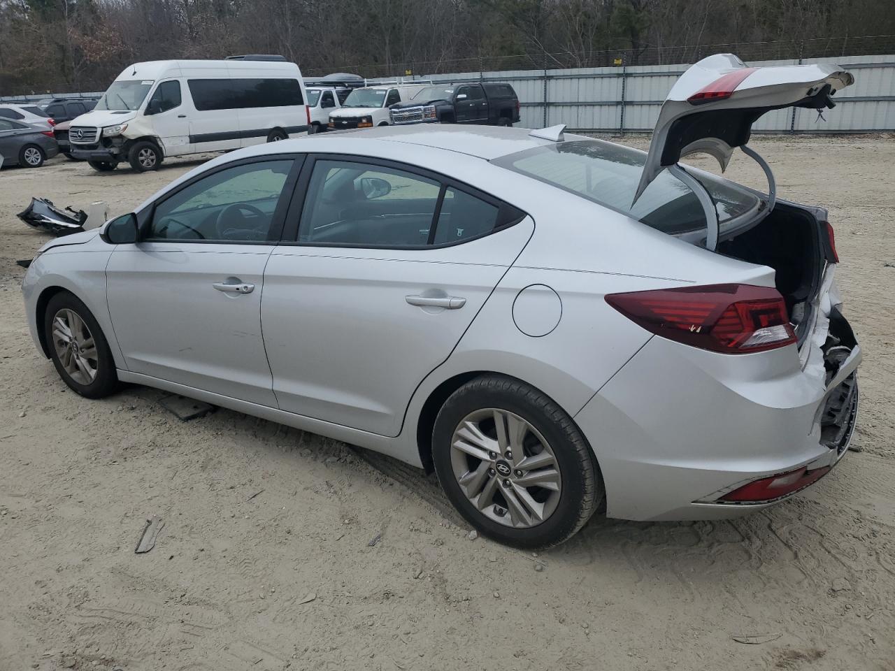 2019 HYUNDAI ELANTRA SE - Image 2