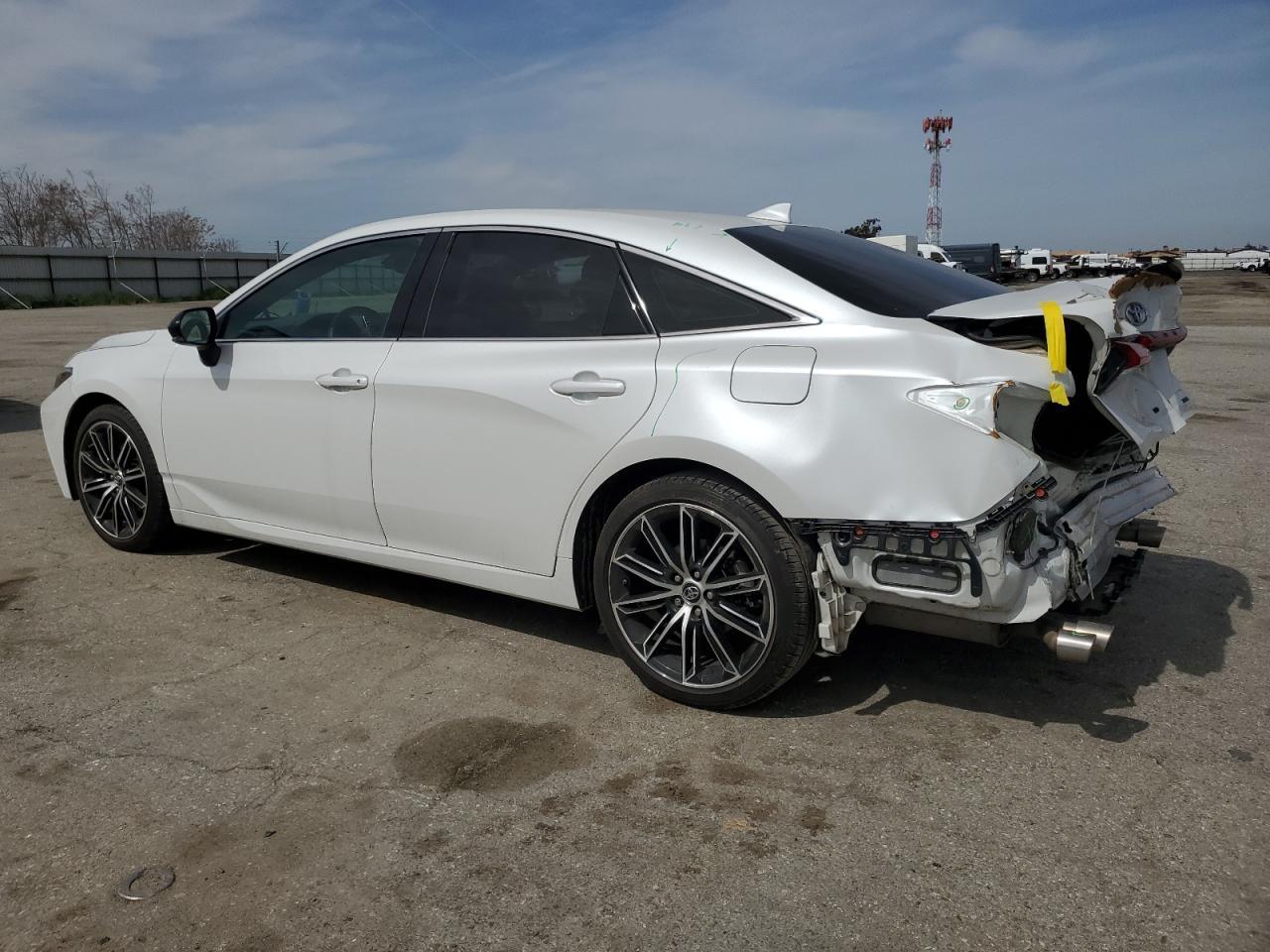 2019 TOYOTA AVALON XLE - Image 2