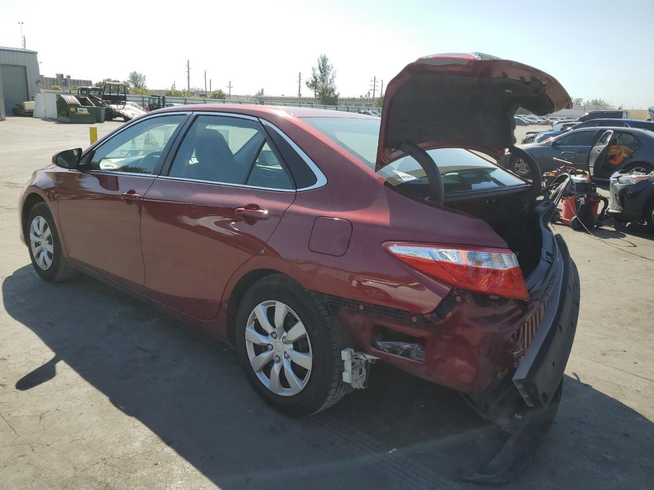 2017 TOYOTA CAMRY LE - Фото 2