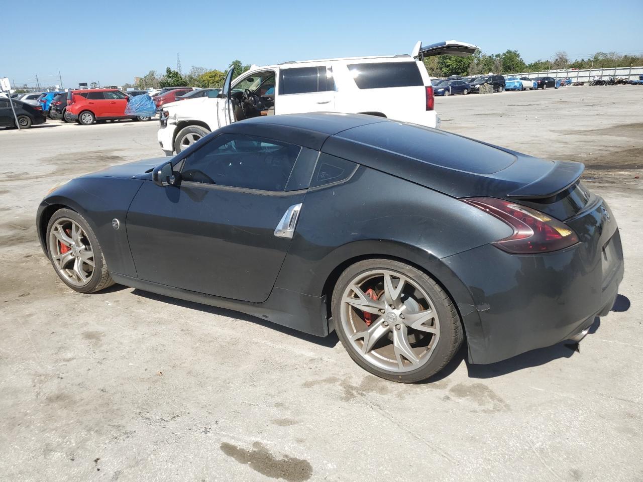 2010 NISSAN 370Z - Фото 2