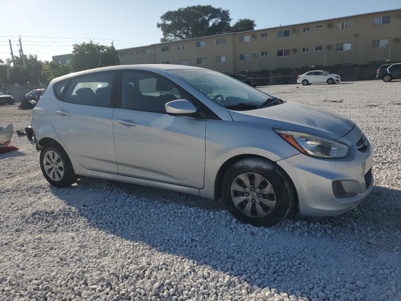 2017 HYUNDAI ACCENT SE - Фото 4