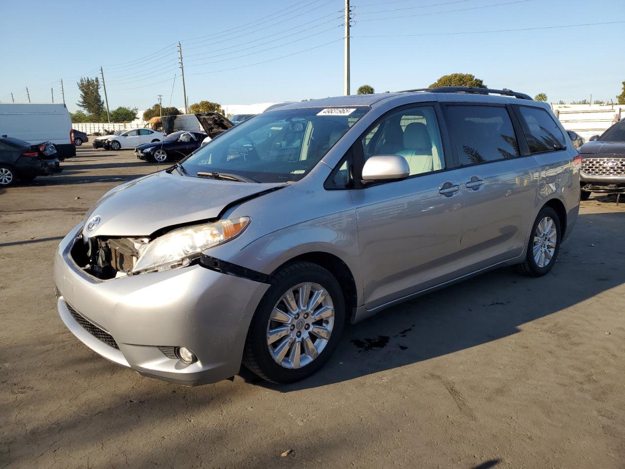 2011 TOYOTA SIENNA XLE