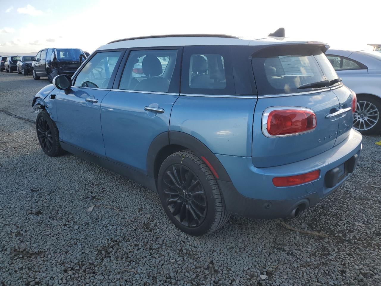 2017 MINI COOPER CLU - Image 2