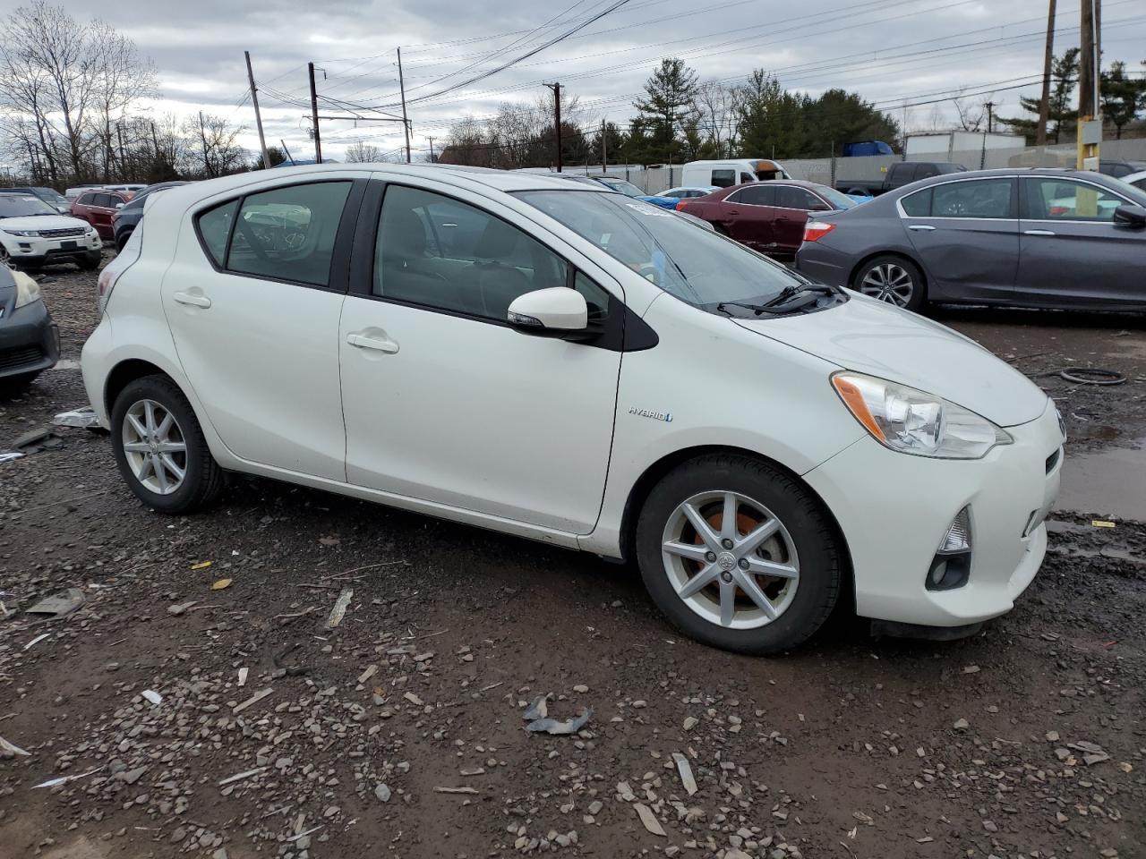 2013 TOYOTA PRIUS C - Фото 4