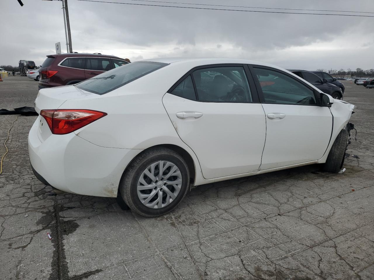 2019 TOYOTA COROLLA L - Фото 3