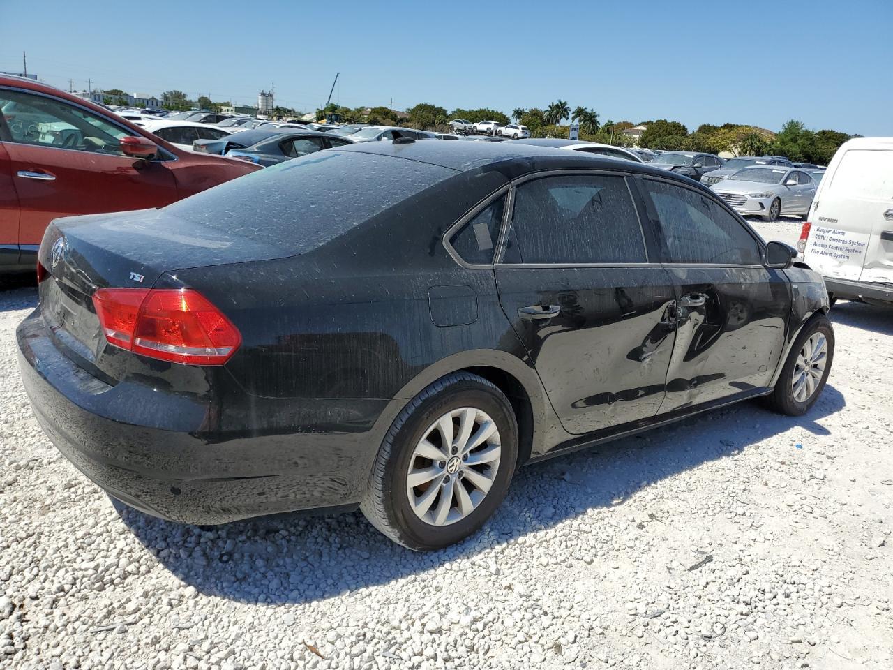 2015 VOLKSWAGEN PASSAT S - Image 3